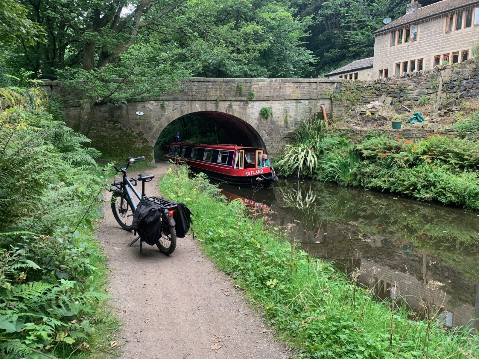 Benno Boost Cargo Bike canal